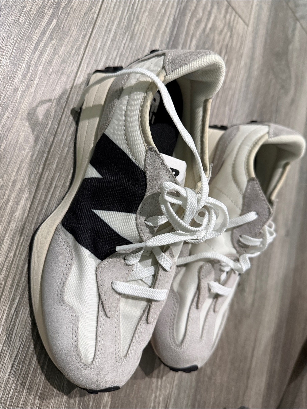 New Balance Men's White and Black Retro Runner Sneakers - Picture 4 of 4